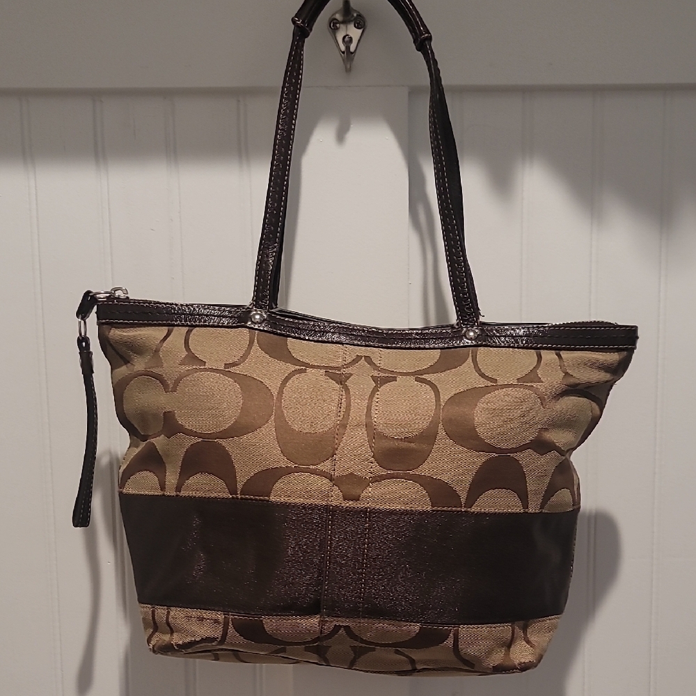 ***SALE**Coach Signature Tote Bag – Authentic & Spacious